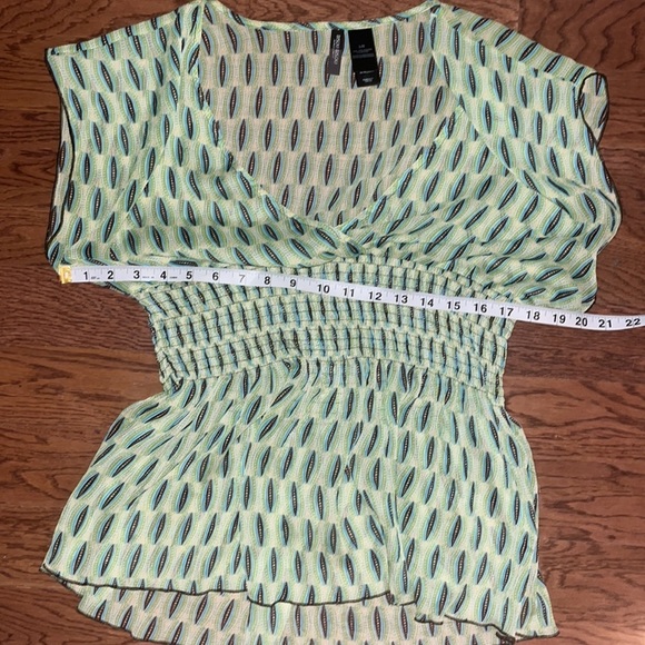 Bisou Bisou Sheer Green Elastic Waist Top - Picture 8 of 9